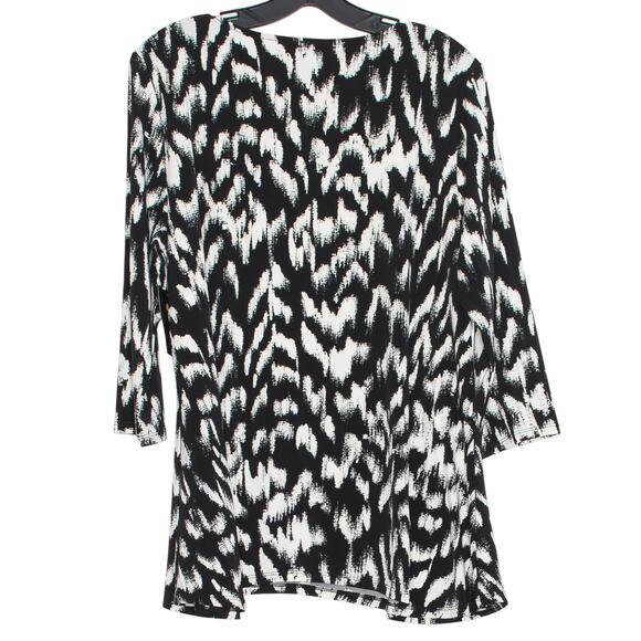 NWT JM Collection Top 3/4 Sleeve Slinky Stretch Abstract Flowy Black White PL - Picture 2 of 7